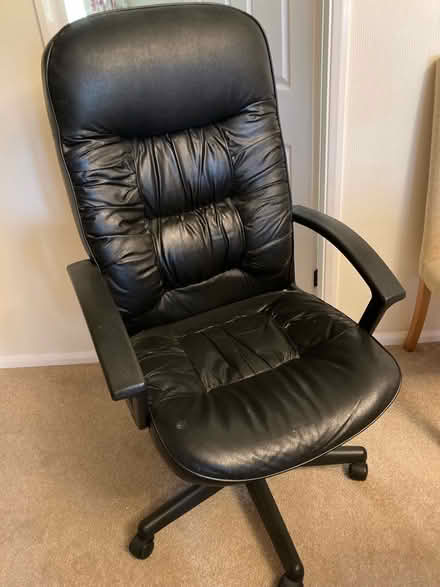 Photo of free Black office swivel chair (LE19 Leicestershire) #1