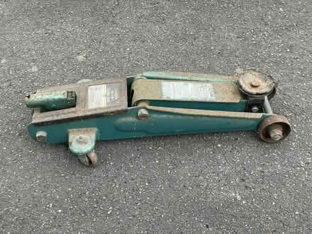 Photo of free Trolley Jack - Halford brand (IG6 Ilford) #3