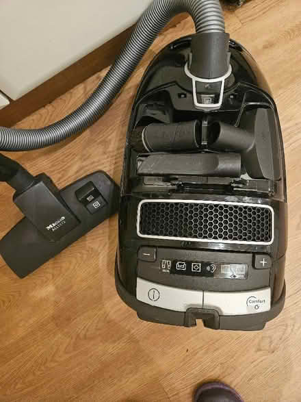 Photo of free Cylinder vacuum cleaner (Craigleith EH4) #1