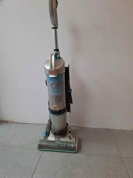 Photo of free VAX vacuum cleaner (CR5 old coulsdon) #1