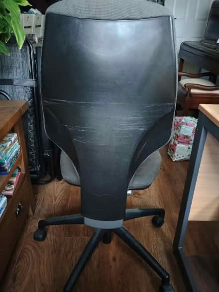 Photo of free Office chair (Gl52) #4
