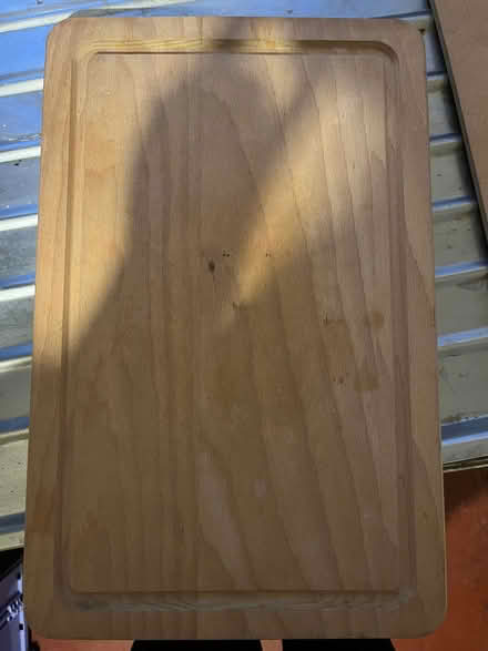 Photo of free Wooden chopping board (Chessington KT9) #1