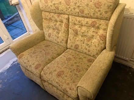 Photo of free Settee (Upton CH2) #1