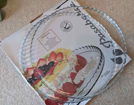 Photo of free Glass cake platter (32 cm) (Beckenham BR3) #1