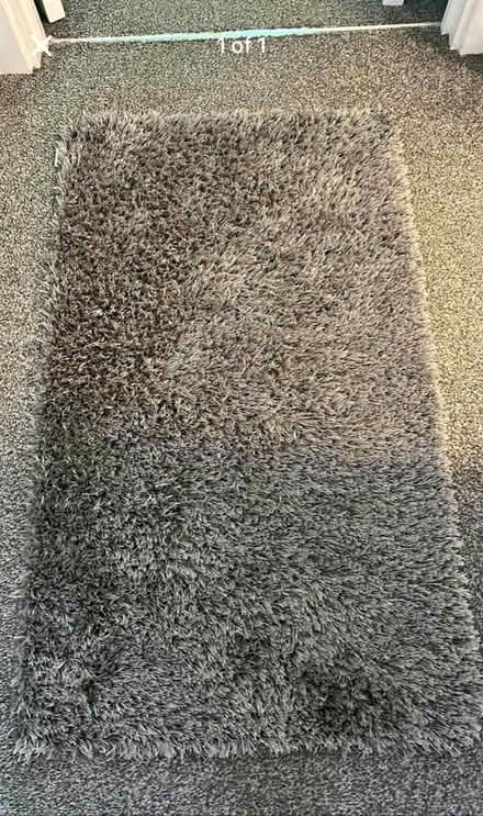 Photo of Gray rug (S2 Manor) #1