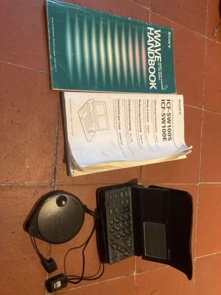 Photo of free FM/SW/MW/LW Radio, with extendable antenna (Lymm WA13) #4