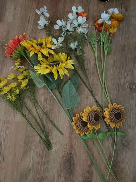 Photo of free Silk/crotchet Artificial flowers (Stanstead Abbotts SG12) #3