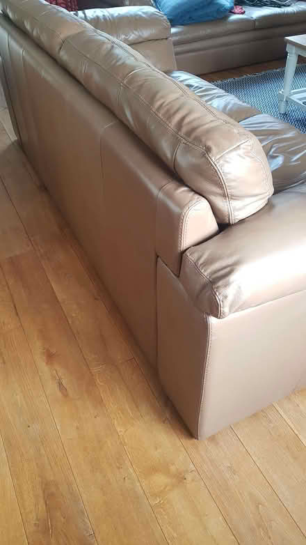 Photo of free 2 x sofas and single chair (Henley-on-Thames RG9) #2