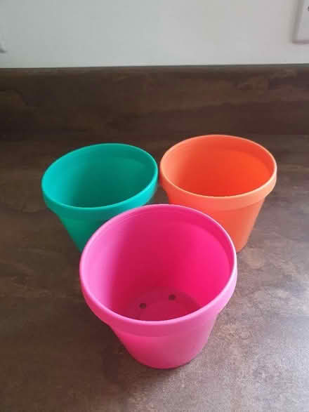 Photo of free Plastic flower pots (Southport PR9) #1