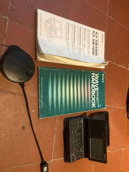 Photo of free FM/SW/MW/LW Radio, with extendable antenna (Lymm WA13) #2