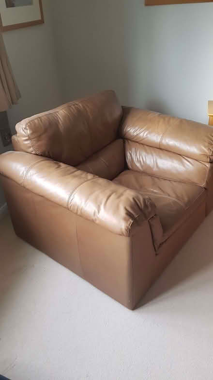 Photo of free 2 x sofas and single chair (Henley-on-Thames RG9) #3