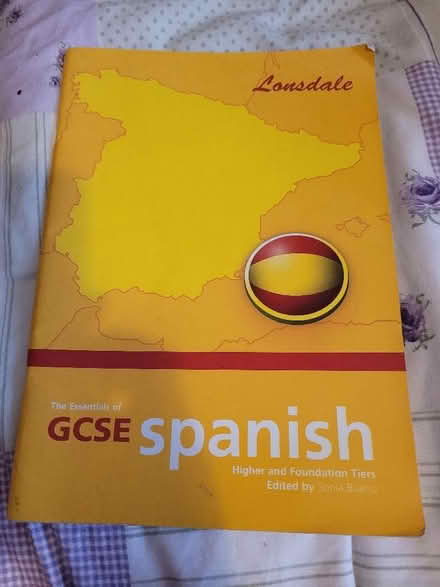 Photo of free GCSE Spanish revision book (Bernards Heath AL3) #1