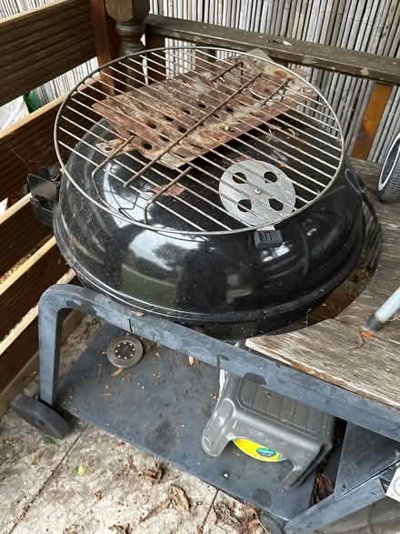 Photo of free Large bbq (Ub7 8pb) #2