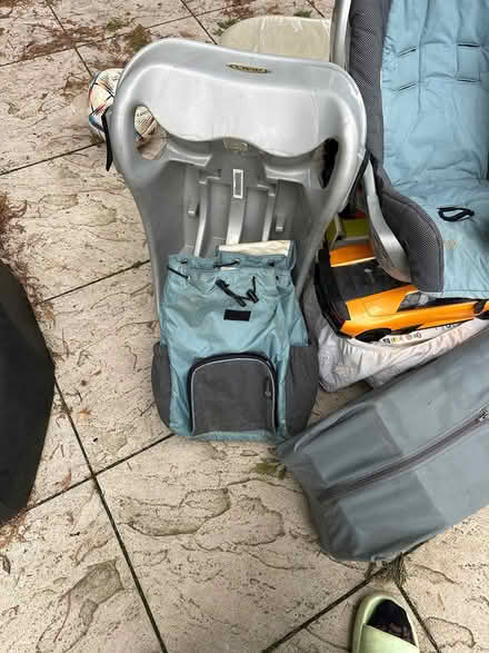 Photo of free Car seat with isofix and baby bath (UB7) #3