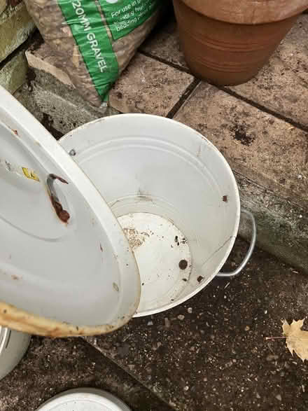 Photo of free Metal bin (Coulsdon CR5) #2