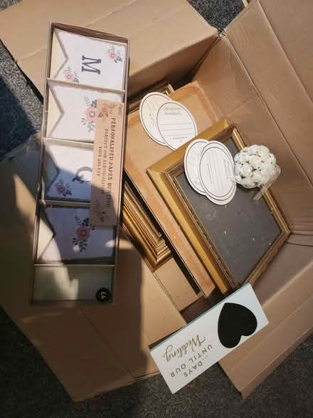 Photo of free Box of wedding decoration (Cam GL11) #1