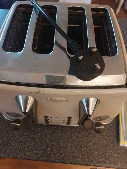 Photo of free Delonghi 4 slice toaster cream (Westfield S20) #3