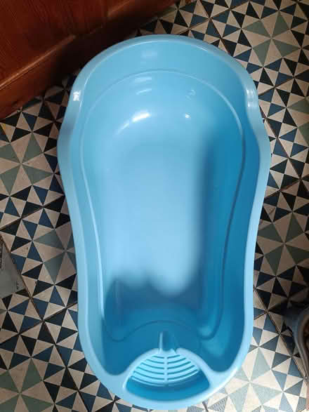 Photo of free Baby bath tub with newborn insert (Birmingham) #1