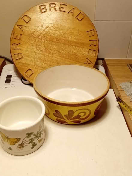 Photo of free bread board. fruit bowl, Port Merion pot (Leintwardine SY7) #1