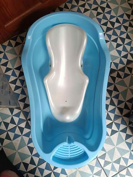 Photo of free Baby bath tub with newborn insert (Birmingham) #2