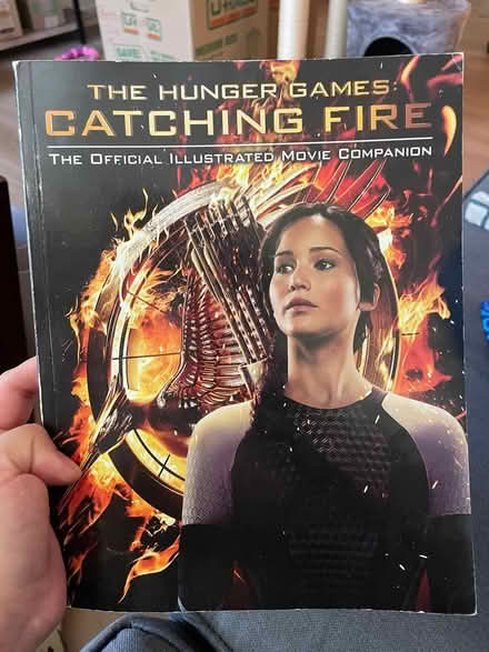 Photo of free “The Hunger Games” companion guide (02155) #1