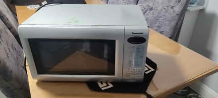 Photo of free Panasonic 800w microwave (Tw14 9rq) #1