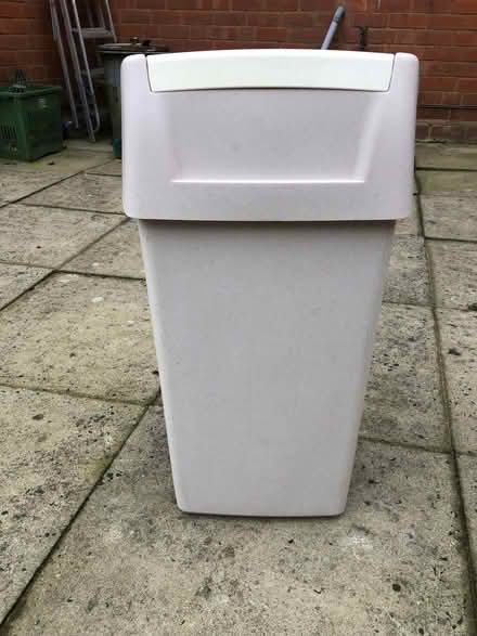 Photo of free Curver 50litre Swing Top Kitchen Bin (Redditch B98) #3