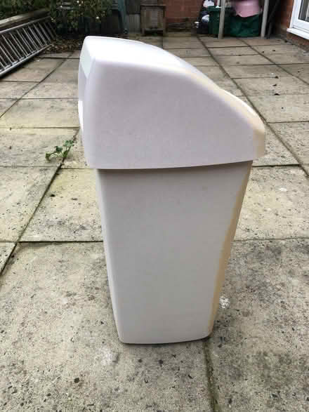 Photo of free Curver 50litre Swing Top Kitchen Bin (Redditch B98) #4