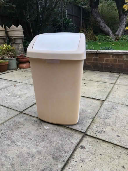 Photo of free Curver 50litre Swing Top Kitchen Bin (Redditch B98) #1