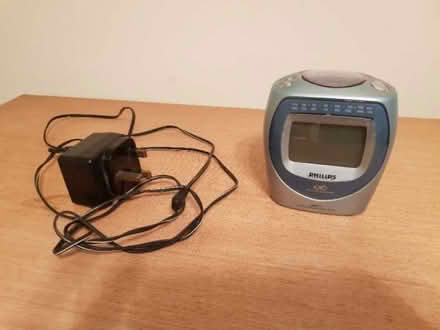 Photo of free Alarm clock / analogue radio (Royal Standard SE3) #1