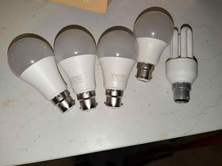 Photo of free 5 LED lightbulbs (Mile End E3) #1