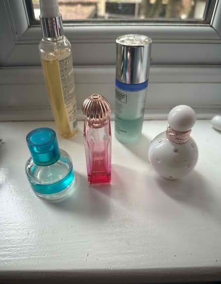 Photo of free Ladies perfume (ME5) #2