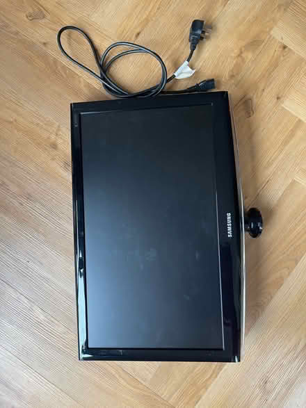 Photo of free Samsung computer monitor (working) (Crouch End / Stroud Green N8) #2