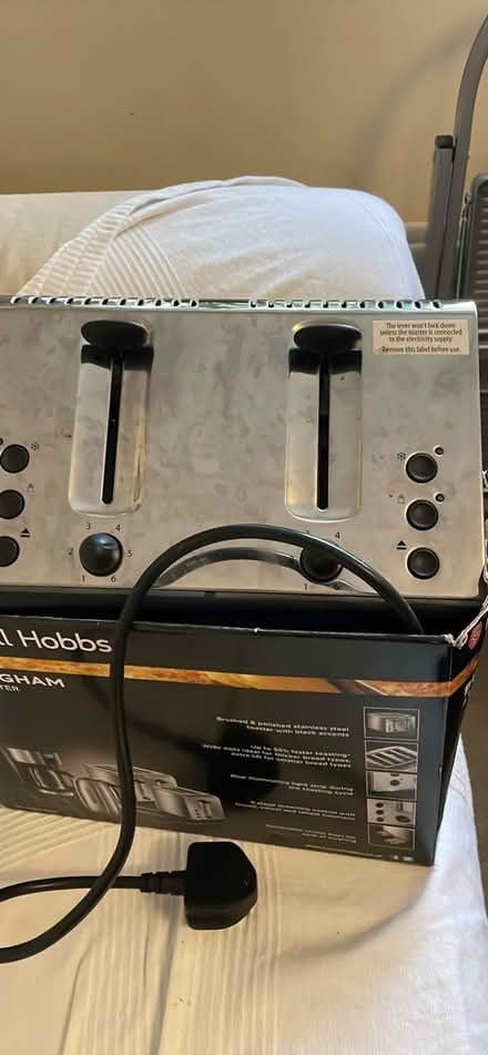Photo of free Toaster missing crumb tray (SE28) #4