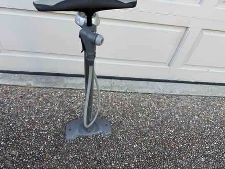 Photo of free Giant tire/bicycle Pump (Terra Linda) #2