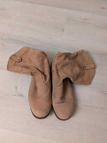 Photo of free women's suede boots, 7 (Cherry Chase) #4