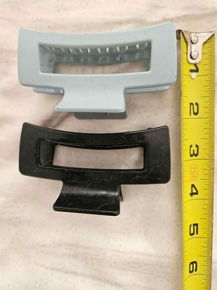 Photo of free large plastic hair clips (Roxbury) #4