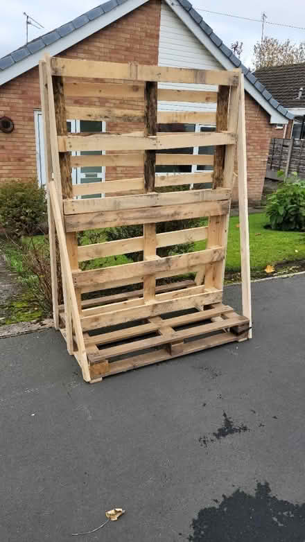 Photo of free Large Pallet (Hazel grove SK7 4) #1