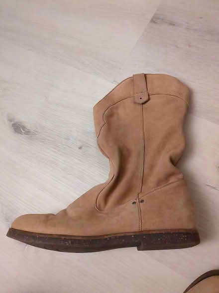 Photo of free women's suede boots, 7 (Cherry Chase) #1