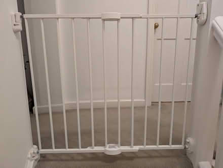 Photo of free Lindam stair gate - adjustable, multi-direction. (Kidlington OX5) #1