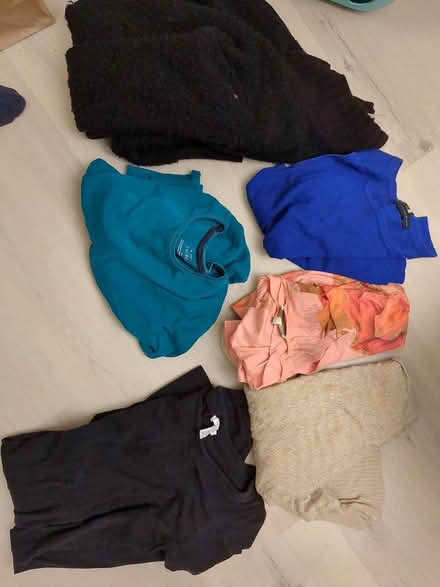 Photo of free women's clothes small/med (Cherry Chase) #1