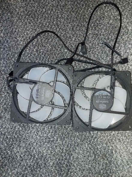 Photo of free X2 Coolermaster sickleflow PWM 4pin 120mm fans RGB (Broomhall S3) #1