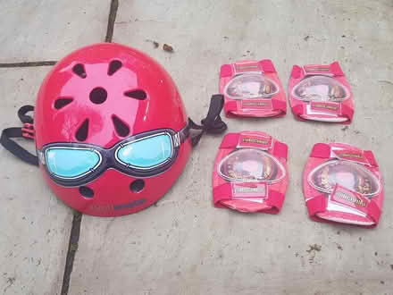 Photo of free Children's helmet with accessories (Bedford MK41) #1