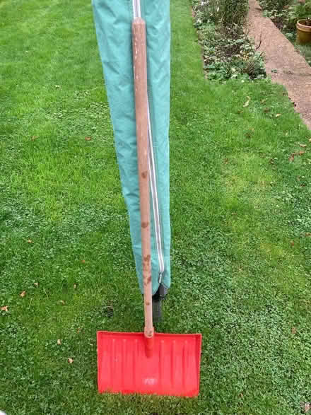 Photo of free Leaf / snow shovel (Wickford essex) #1