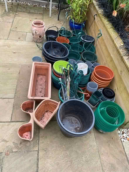 Photo of free Hanging baskets pots and tubs (Aldershot) #1