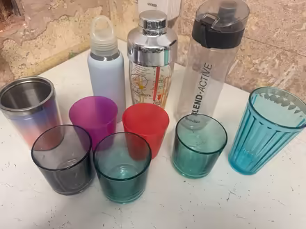 Photo of free Various cups and drinking bottles (Ninelms SW8) #3