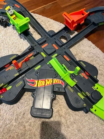 Photo of free Hot wheels track (TW7) #2