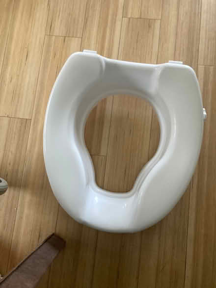 Photo of free Raised toilet seat (Ferrensby HG5) #1
