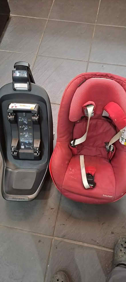 Photo of free Maxi Cosi 2 way car seat (Pratts Bottom) #1
