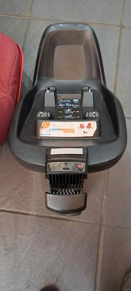 Photo of free Maxi Cosi 2 way car seat (Pratts Bottom) #2